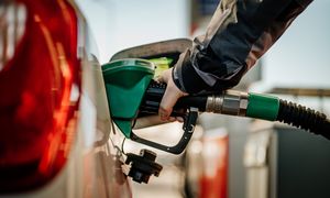 Rok tankowali za darmo. Potężne straty. Grozi im 10 lat więzienia
