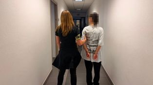Z gazem pieprzowym na kierowców. Młoda para z Mokotowa polowała na telefony w taksówkach na aplikację