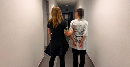 Z gazem pieprzowym na kierowców. Młoda para z Mokotowa polowała na telefony w taksówkach na aplikację