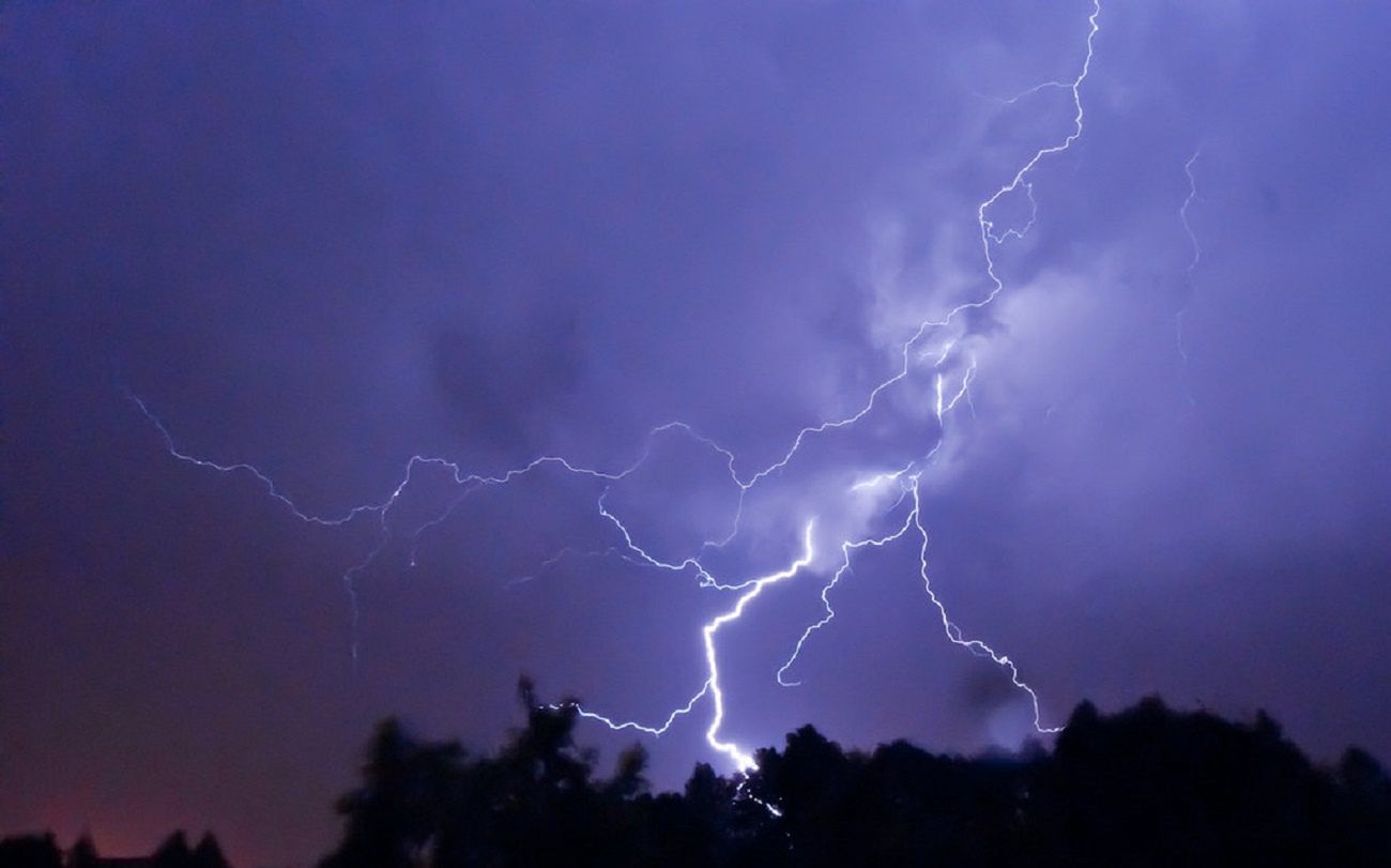 Alert pogodowy najwyższego stopnia IMGW. "Nawalne opady deszczu"