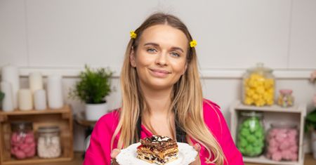 Warstwowe ciasto bez pieczenia robię praktycznie co weekend. Cała rodzina nie chce jeść nic innego