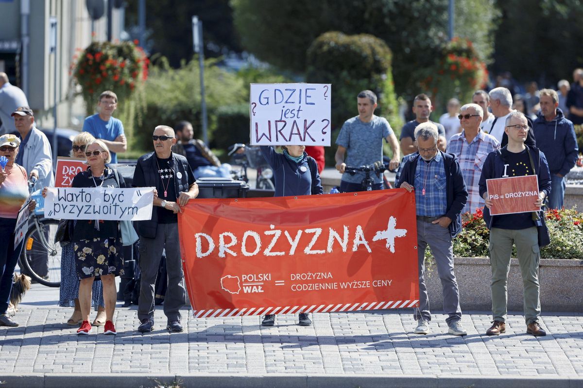 "Złodzieje", "złodzieje". Protestowali przed przyjazdem Kaczyńskiego