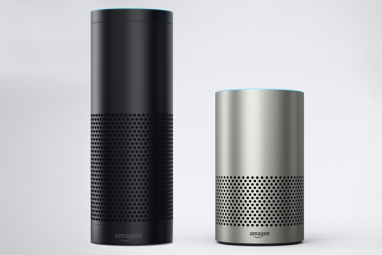 Amazon Echo 1. generacji (czarny) i 2. generacji (srebrny)