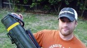 Mężczyzna znalazł w ogródku wyrzutnię rakiet, wojsko nie chciało jej z powrotem (wideo) 1