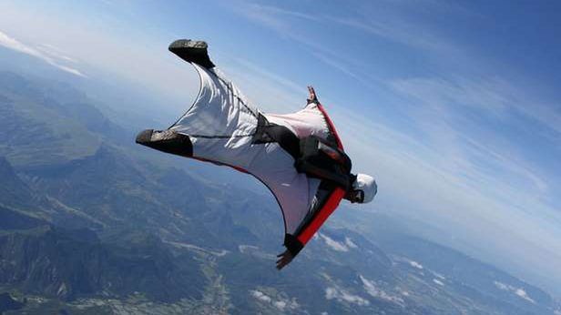 Człowiek, który potrafi latać. Zobacz ostatni wyczyn Jeba Corlissa 1