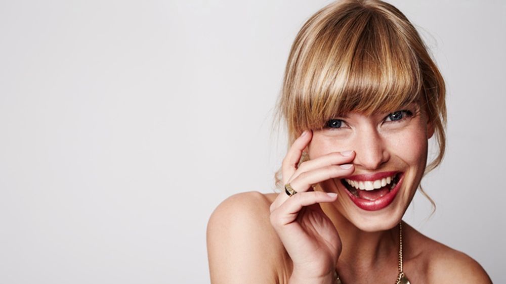 Złota biżuteria podkreśli subtelny urok wiosny i lata