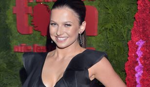 Anna Lewandowska tańczy nad basenem. Spójrzcie tylko na te kocie ruchy!