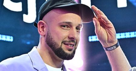 Maciej Pela przyłapany na CZUŁOŚCIACH z uczestniczką show Netfliksa. "Co on robił z tym językiem?!"