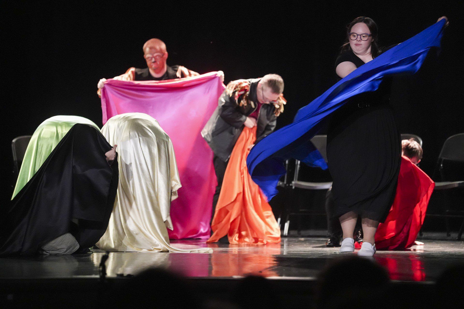Spektakl &#34;Piękna i Bestia&#34; Teatru &#34;Czy TAK, czy NIE?&#34; fundacji Dorotkowo