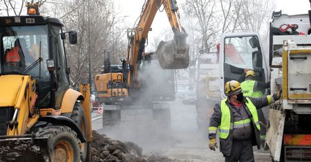 Warszawa. Awarie wodociągów w ośmiu dzielnicach. Mieszkańcy bez wody