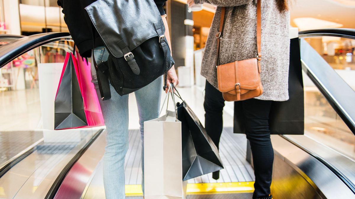 e-Święta Polaków – czy klienci galerii handlowych kupują prezenty online?