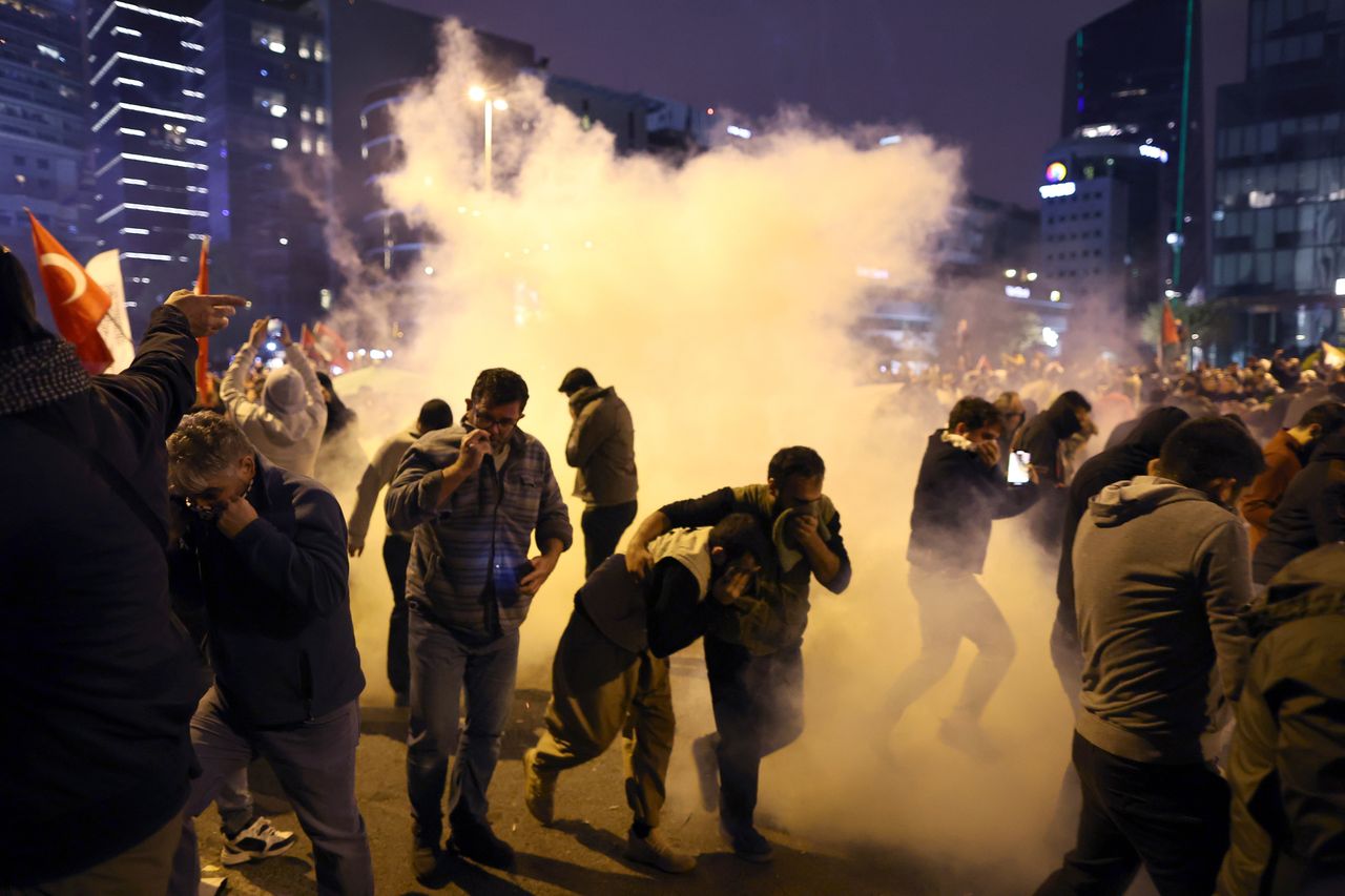 Protests in Turkey in front of the Israeli consulate