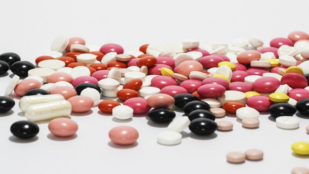 Agmatyna jest alifatycznym poliamidem wytwarzanym z argininy w procesie naturalnej fermentacji, której efektem jest dekarboksylacja tego aminokwasu. Związek ten wchodzi w skład preparatów przedtreningowych o działaniu pobudzającym i nasilających zjawisko tzw. pompy mięśniowej.