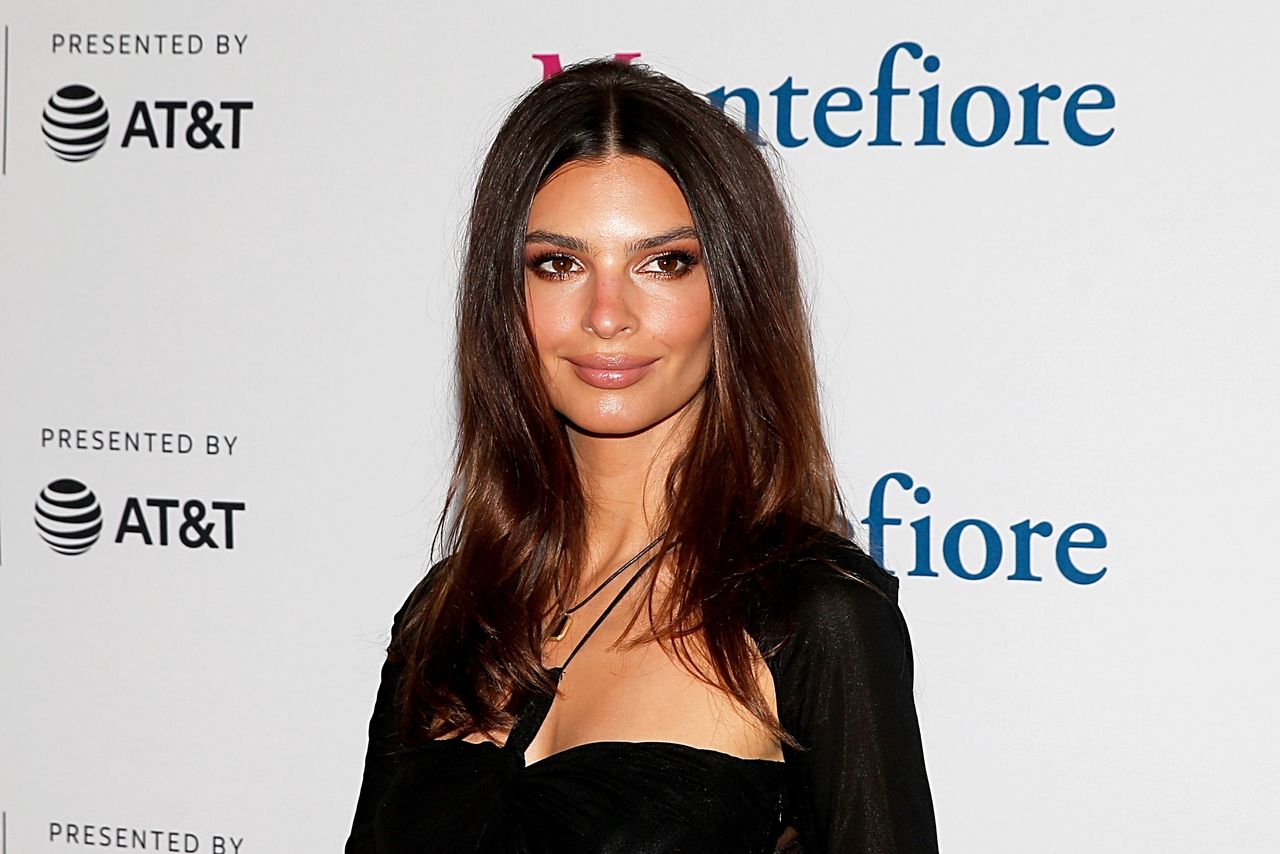 Emily Ratajkowski na okładce. Dawno jej takiej nie widzieliśmy