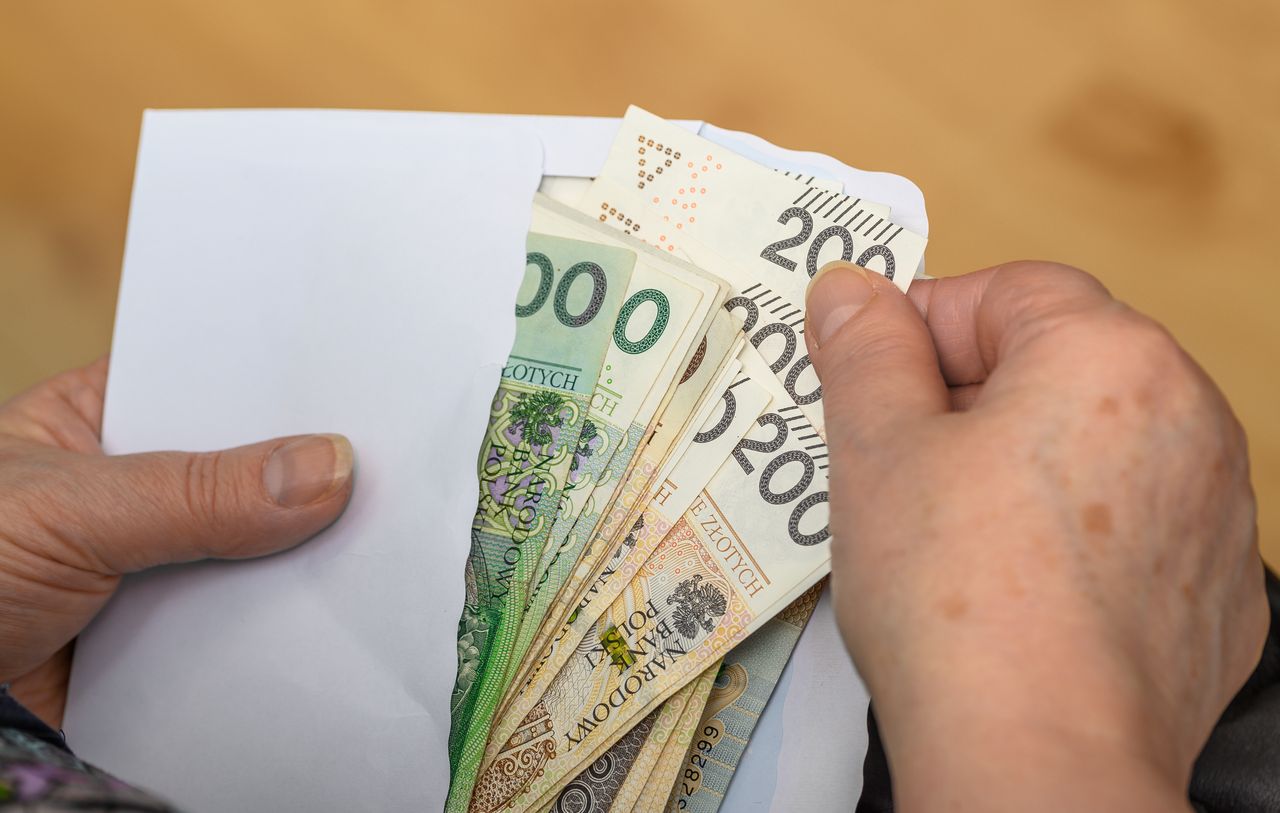 5000 zł emerytury z ZUS. Ile trzeba zarabiać, by ją dostać?