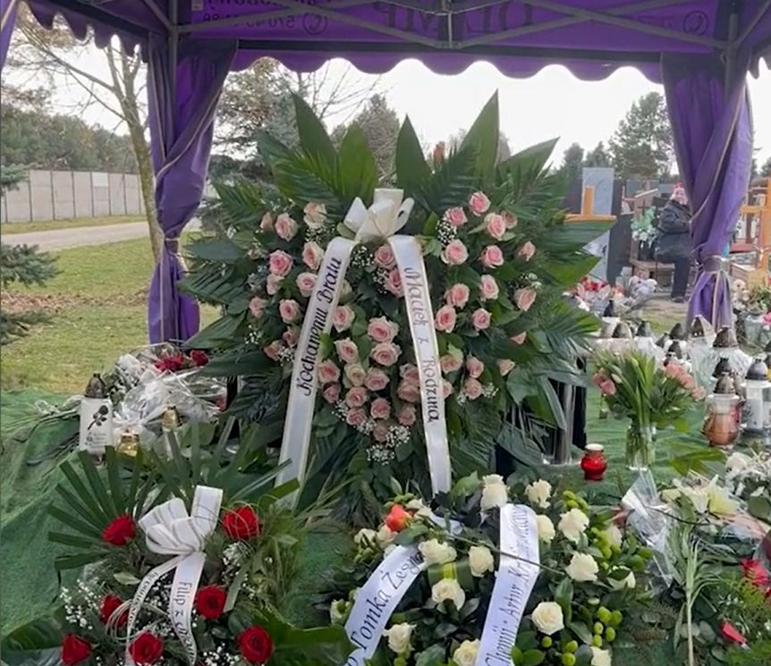 Bliscy złożyli wieńce na grobie Tomasza Komendy