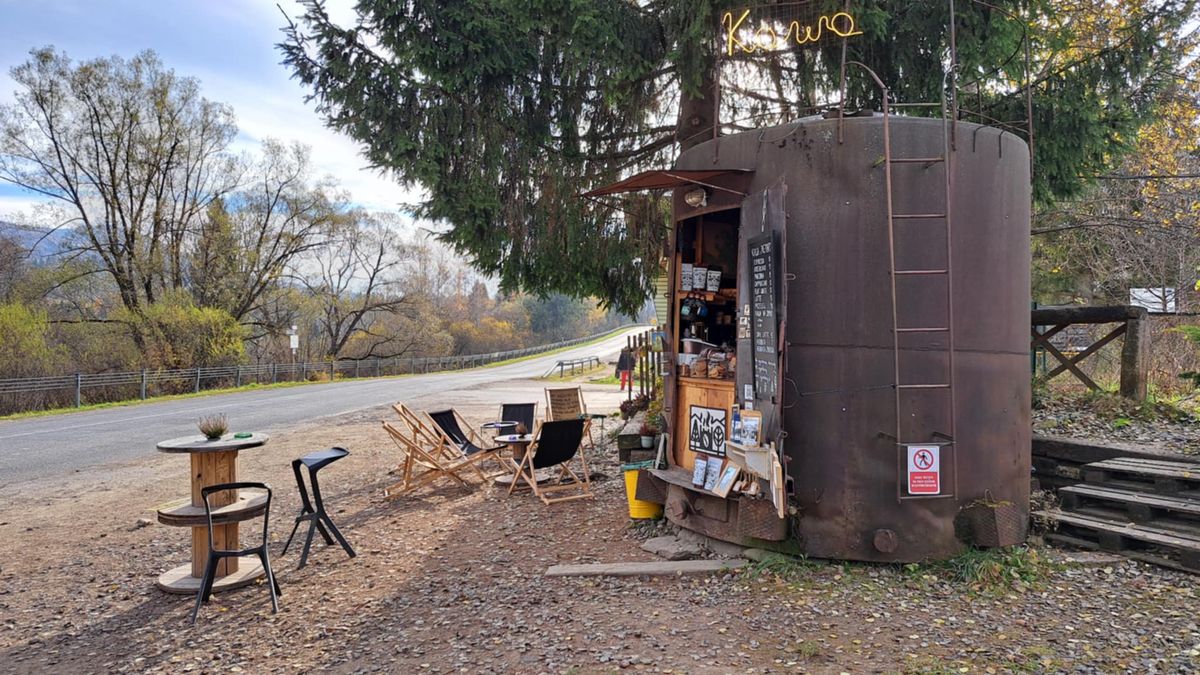 Kawiarnia w starej retorcie w Smerku