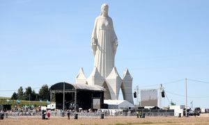 Pomnik Matki Bożej wywołał burzę. Sieć punktuje koszty oraz zwolnienia