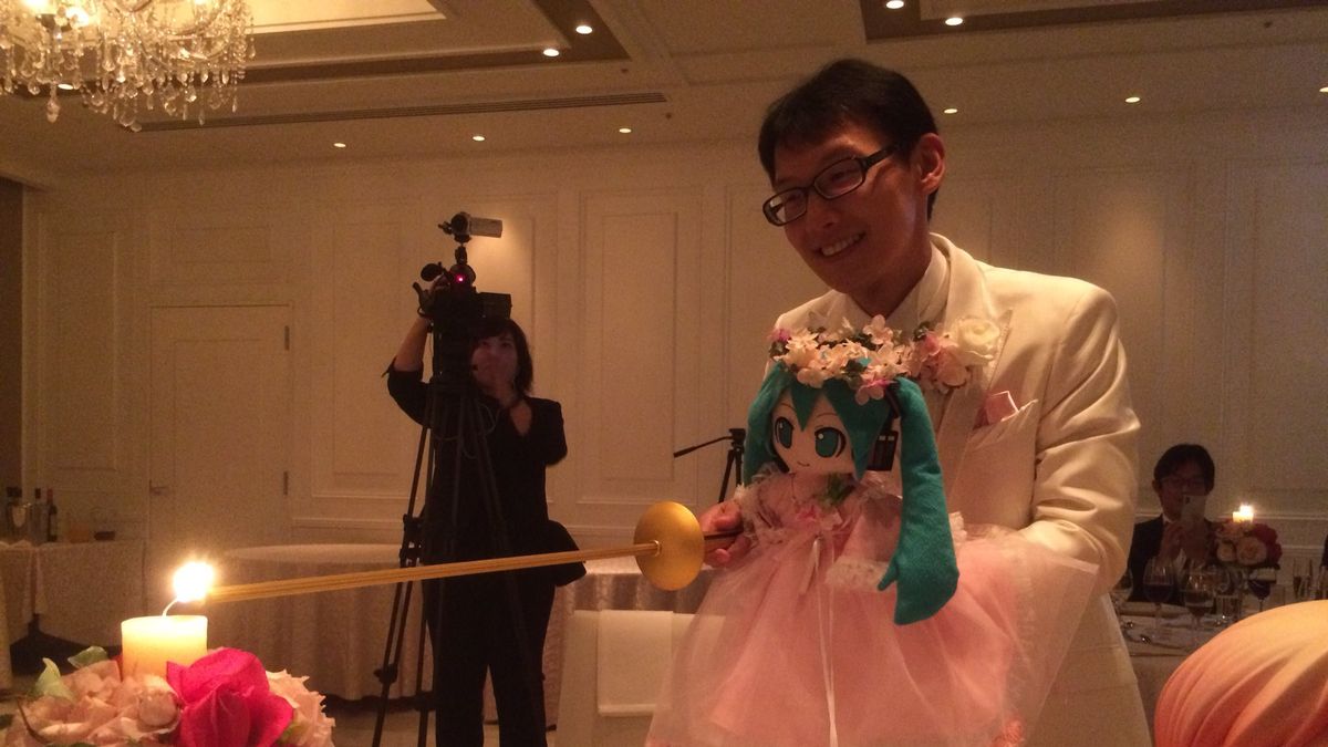 Japończyk poślubił hologram 