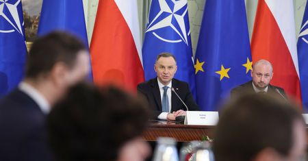 Narada za zamkniętymi drzwiami. Dziennikarze musieli opuścić salę
