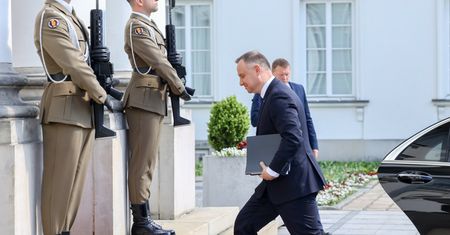 Prezydent bez auta i z kredytem. Poznaliśmy oświadczenie majątkowe Andrzeja Dudy