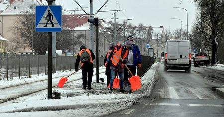 Pogoda. IMGW ostrzega przed śniegiem i oblodzeniem