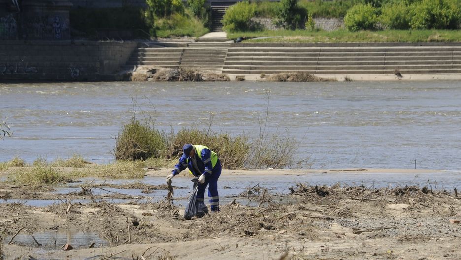 Sprzątanie brzegu Wisły  