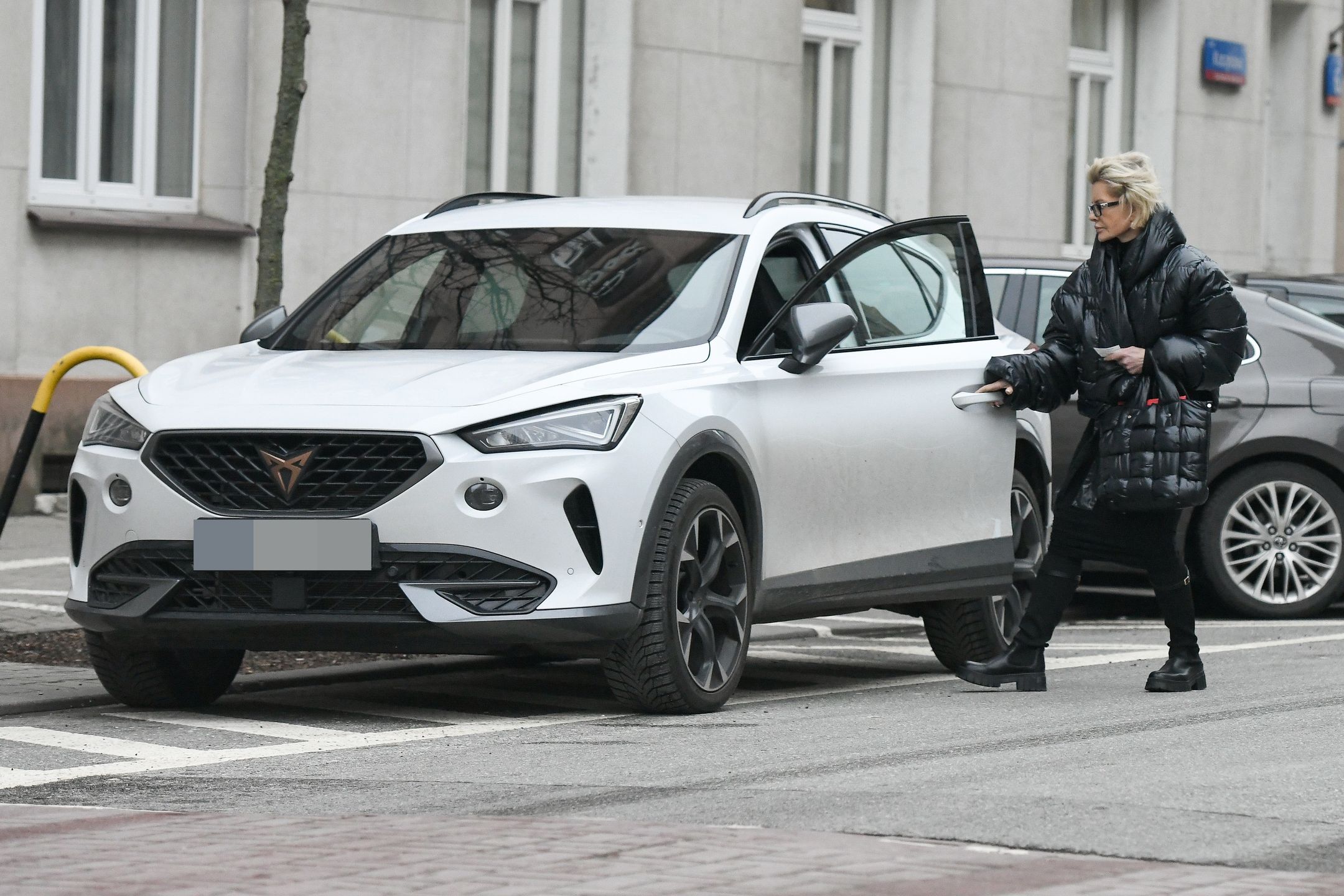 Joanna Racewicz "przyłapana". Zaparkowała na zakazie 