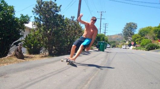 SurfSkate - deskorolka prawie jak surfing [wideo]