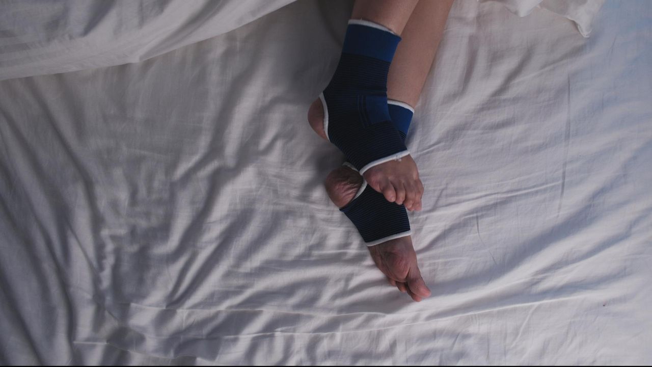 Nie tylko anemia. Niedobór żelaza przyczynia się też do RLS