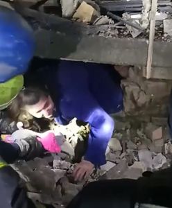 Ratownicy wyciągnęli całą rodzinę spod gruzów. To cud, że przeżyli