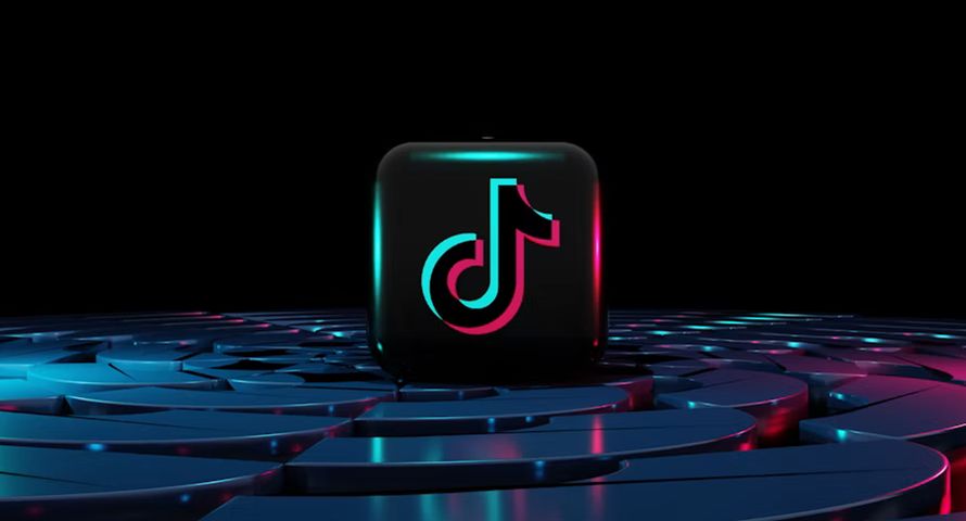 Politycy podbijają polski TikTok. Skuteczną receptą jest kontrowersja
