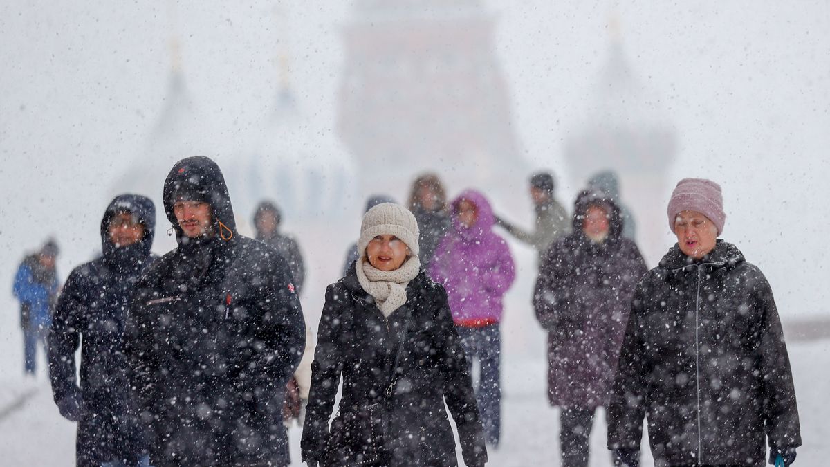 Snowfall in Moscow
MOSCOW, RUSSIA - APRIL 02: People walk on a snow-covered road during heavy snowfall at Red square in Moscow, Russia on April 02, 2022. (Photo by Sefa Karacan/Anadolu Agency via Getty Images)
Anadolu Agency
cold weather, Russia, April, Moscow, People, Red Square, snowfall, snowy day, weather