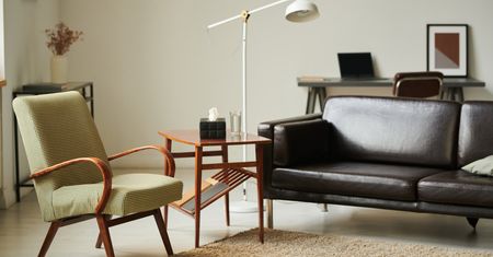 What should a psychotherapist NOT do?