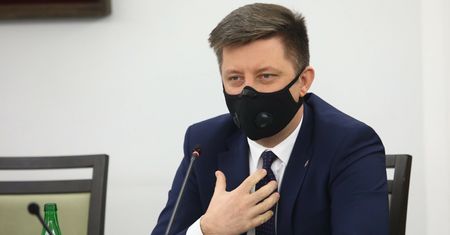 "Materiał z płodów w szczepionkach na COVID". Dworczyk: ręce mi nie opadły