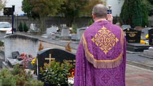 Ma przyspieszyć zbawienie zmarłych. Ksiądz zachęca bliskich