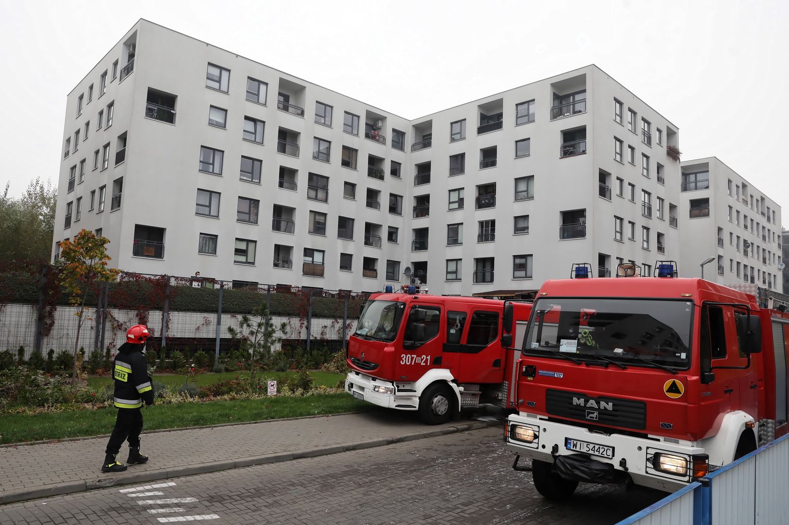 Warszawa. Pożar garażu. Jeden z budynków nie nadaje się do zamieszkania