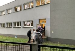 Koronawirus w Polsce. Pandemia wymusiła zmiany w oświacie. Chore dziecko do szkoły nie wejdzie
