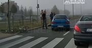 Warszawa: Rowerzystka wjechała prosto pod auto. 70-latka trafiła do szpitala