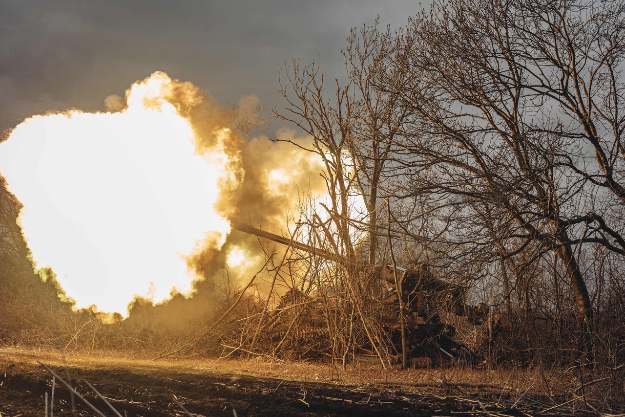 Ukrainian artillery near Bachmut