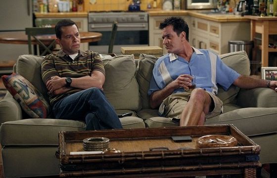 Charlie Sheen ponownie spotka się na planie zdjęciowym z producentem „Dwóch i pół”