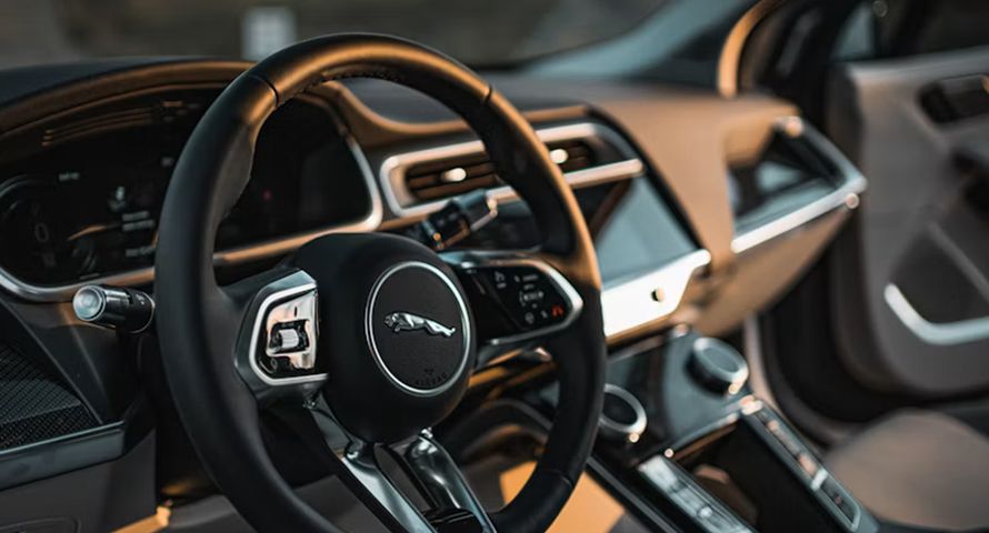 Jaguar Land Rover tnie zatrudnienie. Około 4 tys. osób może stracić pracę