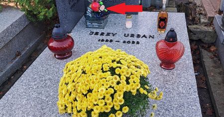 Poszliśmy na grób Urbana. Niecodzienny widok na Powązkach