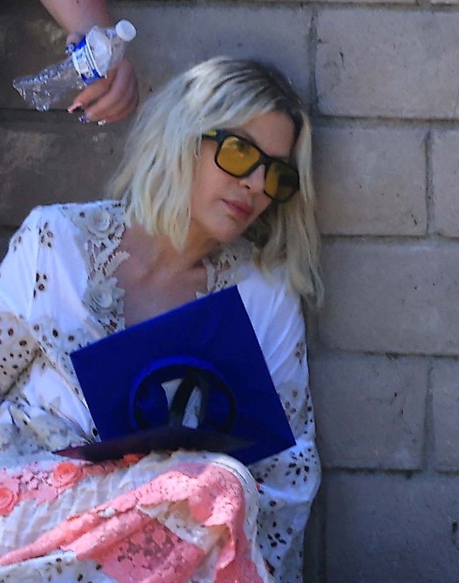 Tori Spelling i jej eksmąż na ceremonii zakończenia szkoły córki
