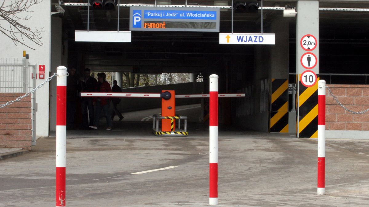 Garaż. Zdjęcie ilustracyjne