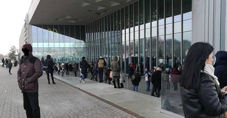 Ewakuacja Tarasów Zamkowych w Lublinie. „Wykryto pożar na parkingu”