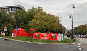 Warszawa. "Czerwone miasteczko" przeciw "żółtemu" porozumieniu. Ma być 12 procent