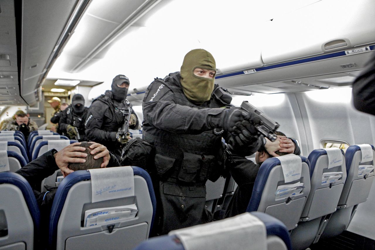 Coraz więcej pasażerów sprawia problemy w samolotach. "Trend jest niepokojący"