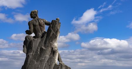Mit o Prometeuszu i nawiązania w literaturze. Kim był mityczny bohater?