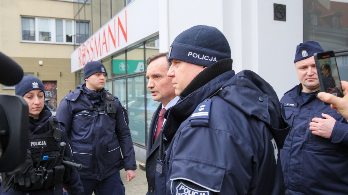 Miller kontra Komorowski. Spór o doprowadzenie Ziobry